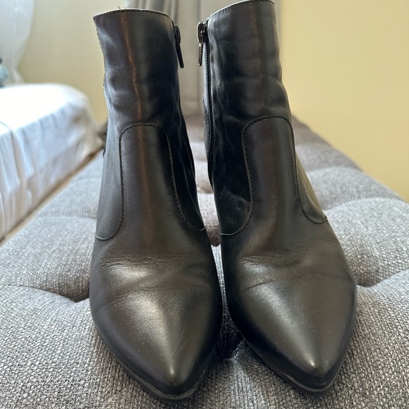 LOOKXART Collection black leather heel booties from Madrid (size 37) - Picture 4 of 7